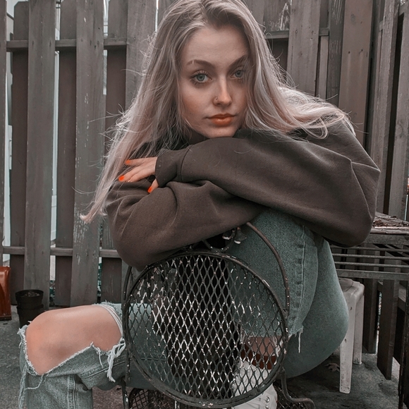 Meet your Posher, Nina - Picture 3 of 3